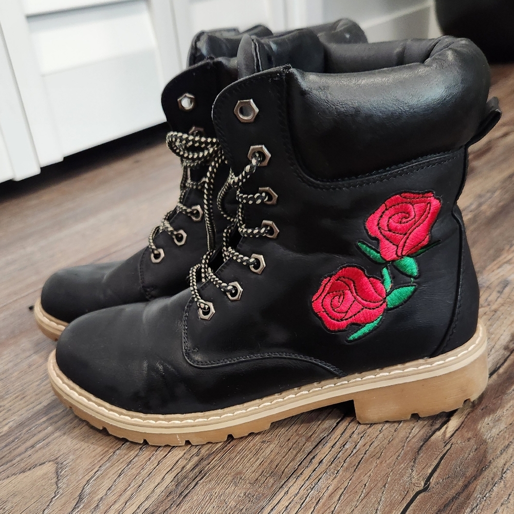 Forever Rose Vegan Leather Doc Style Boot Sz 8